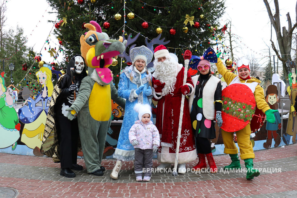 В Брянске прошло открытие главной городской елки