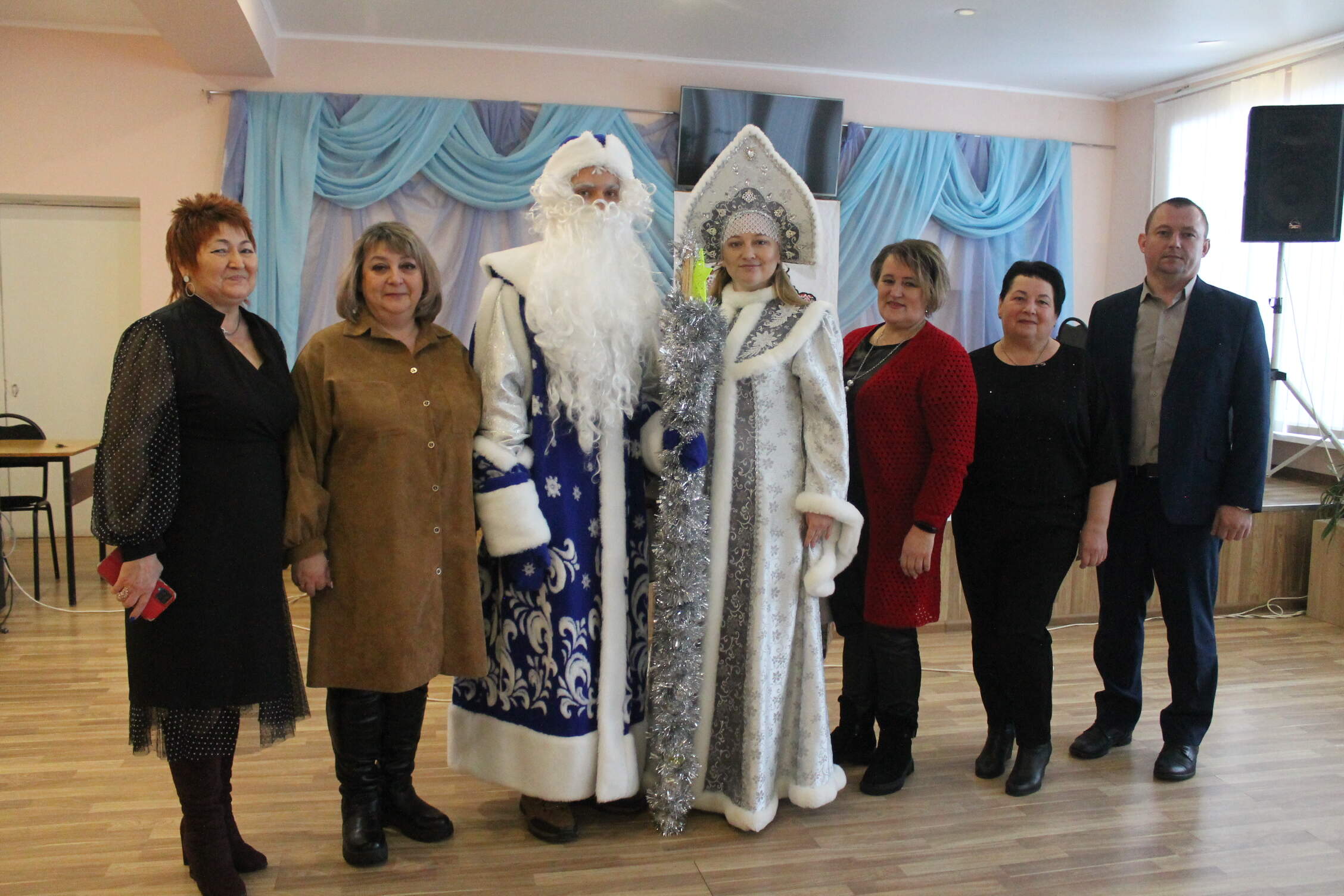 В Карачеве подведены итоги новогоднего смотра-конкурса на лучшее праздничное оформление служебных помещений, фасадов зданий, домовладений и прилегающих к ним территорий.