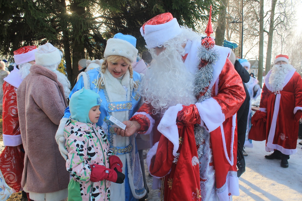 В Карачеве прошел парад Дедов Морозов