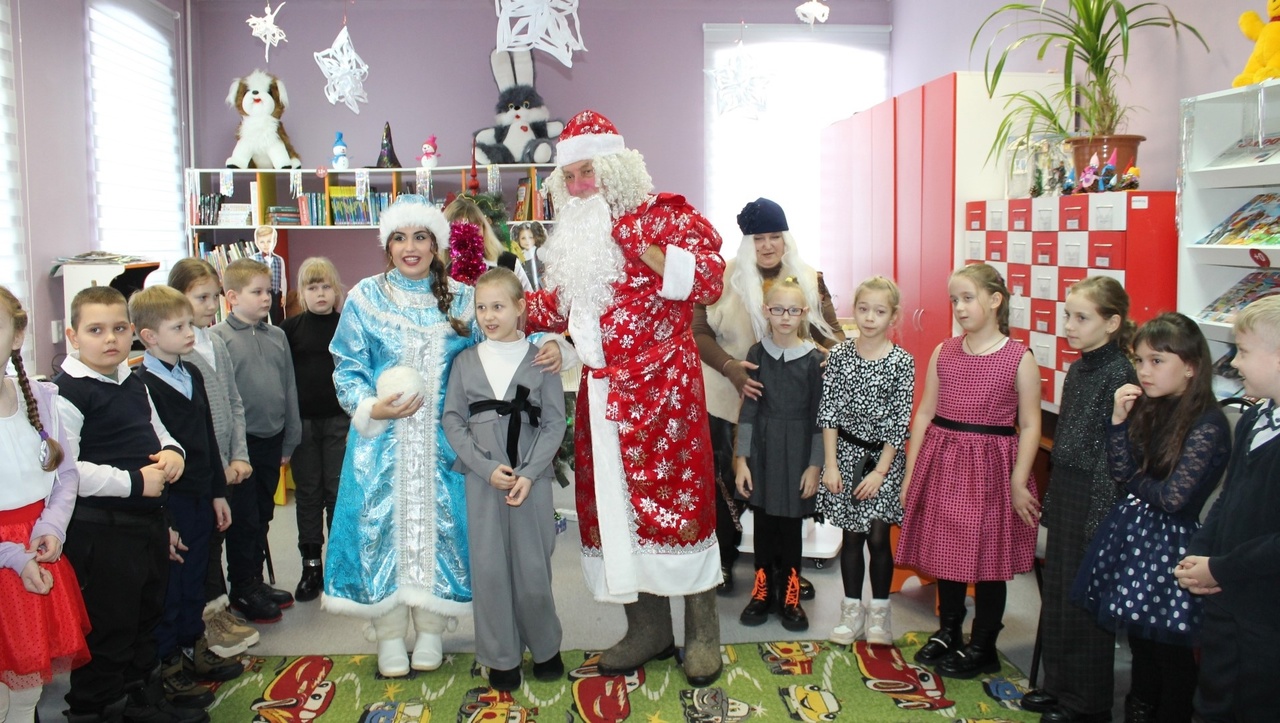 В Карачевской библиотеке прошел праздник «А у нас Новый Год! Ёлка в гости зовёт!»