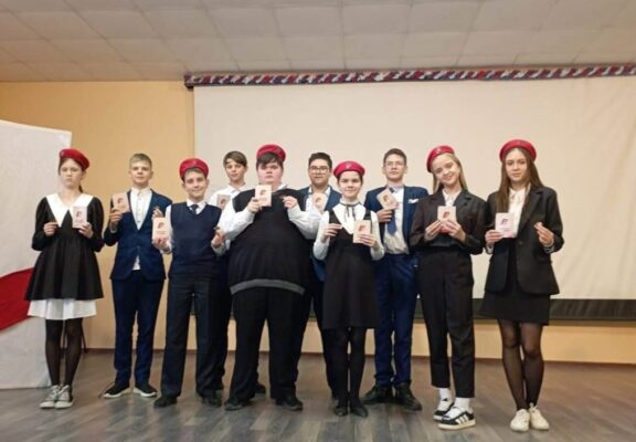 Учащиеся Дятьковской городской гимназии торжественно вступили в ряды «Юнармии»