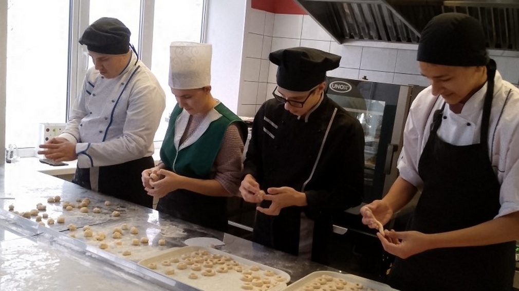 Брянский техникум питания и торговли участвует в социальной акции «Студент – солдату»