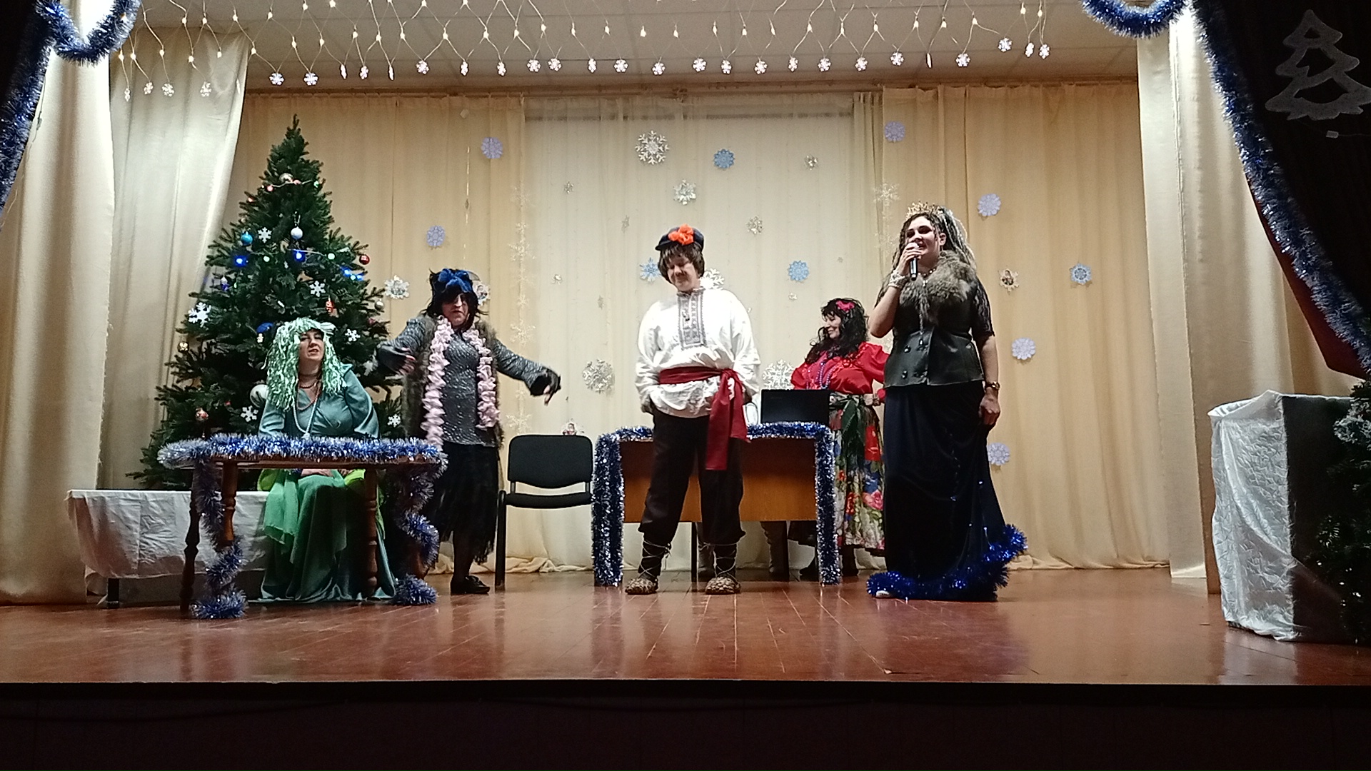 В Тёпловском ДК прошла новогодняя сказка