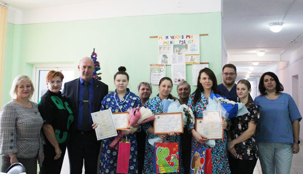 В Жуковке поздравили мам новорожденных малышей 2024 года