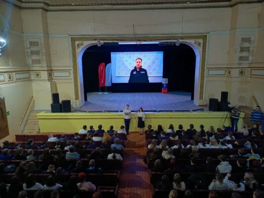 Новозыбковские активисты Движения Первых встретились онлайн с космонавтом