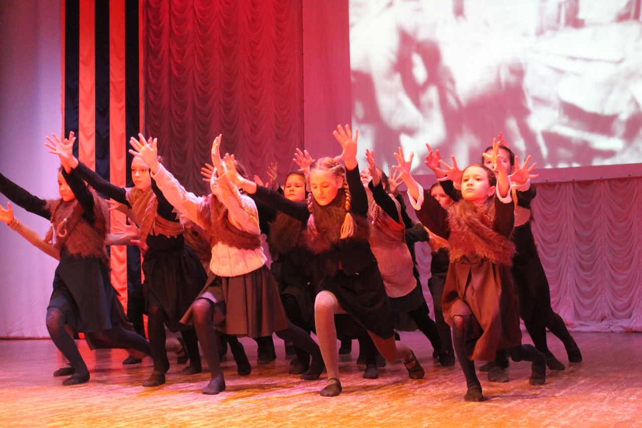 В Карачеве прошел театрализованный концерт, посвященный 80-й годовщине полного освобождения Ленинграда от фашистской блокады.