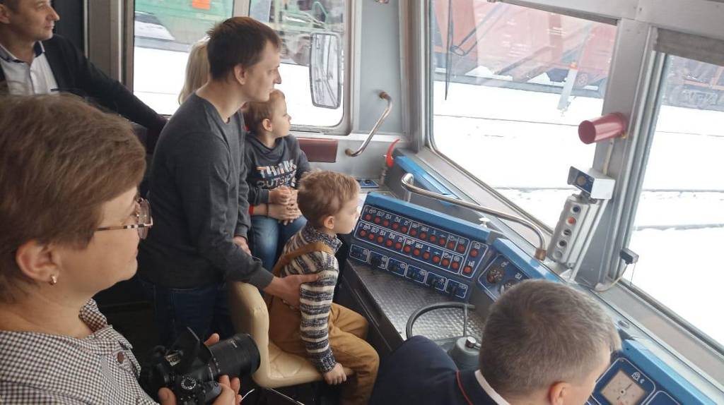 Шестилетний Костя Атрохин из Брянска побывал в роли машиниста