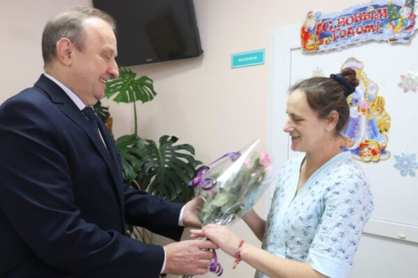 Первая девочка в Клинцовском районе родилась 2 января