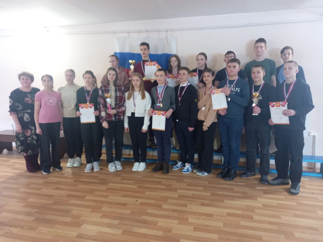 В Карачеве прошло лично-командное первенство по стрельбе из пневматической винтовки.