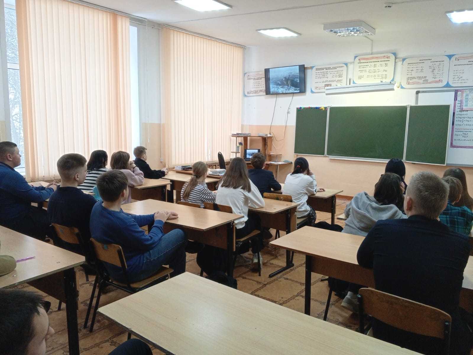 В Первомайской школе прошел вечер истории «200 огненных дней и ночей»