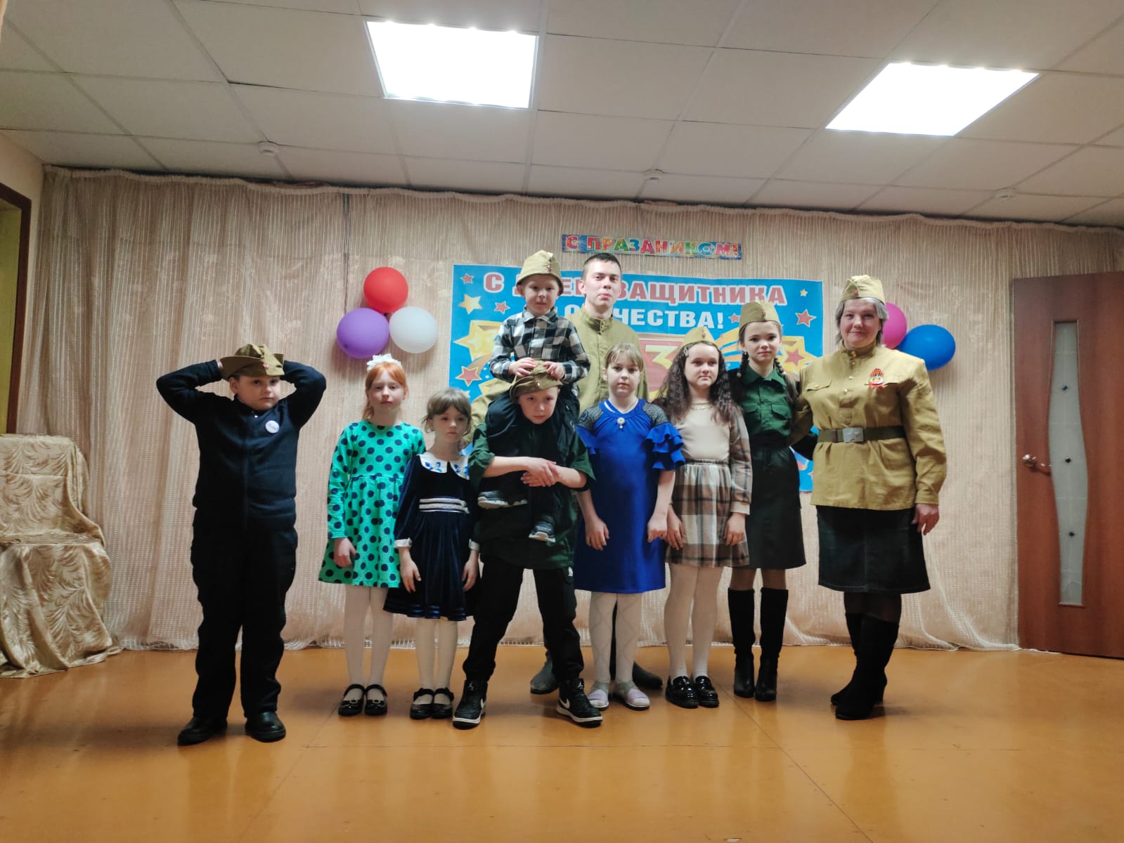 В Дунаевском ПДК прошёл концерт «Защитникам Отчизны — Слава!