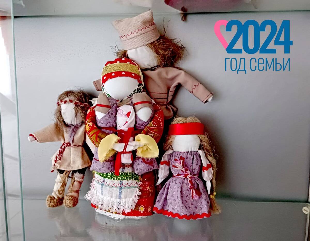 В брянской Суземке проходит выставка кукол славянской семьи