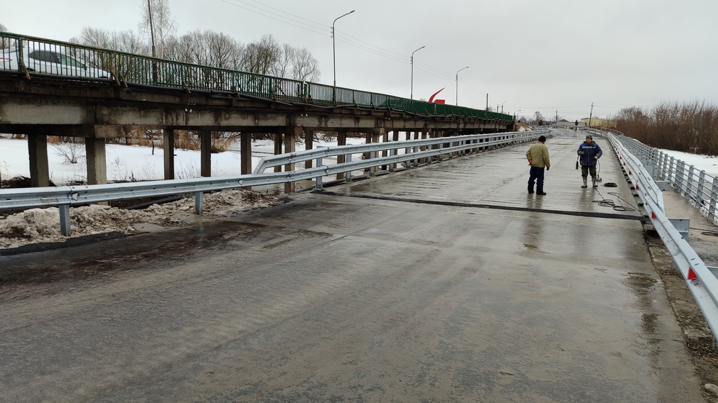В брянском Почепе построили временный мост через реку Судость