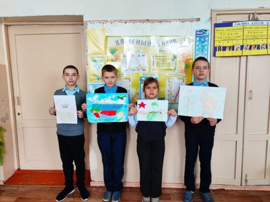 В Брянской области суражские школьники участвуют во Всероссийской акции «Нарисуй защитника Отечества»