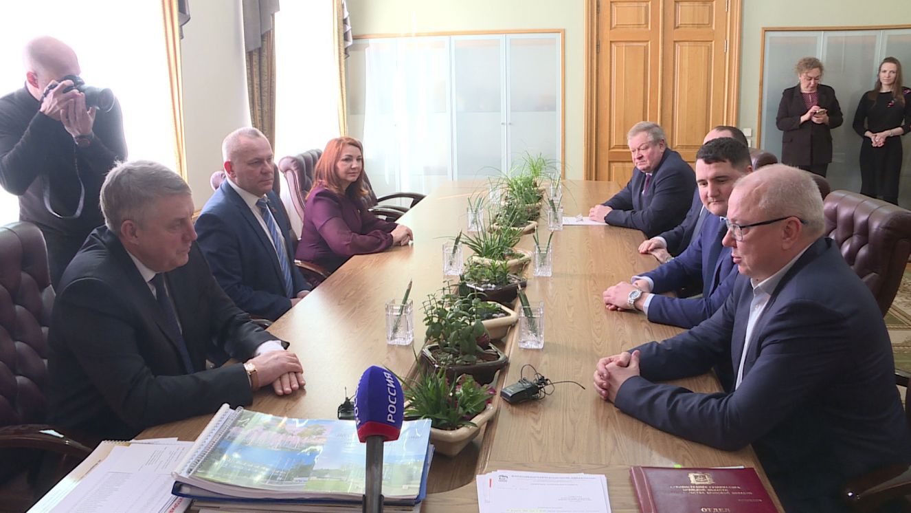 Александр Богомаз провел встречу с новым гендиректором БМЗ