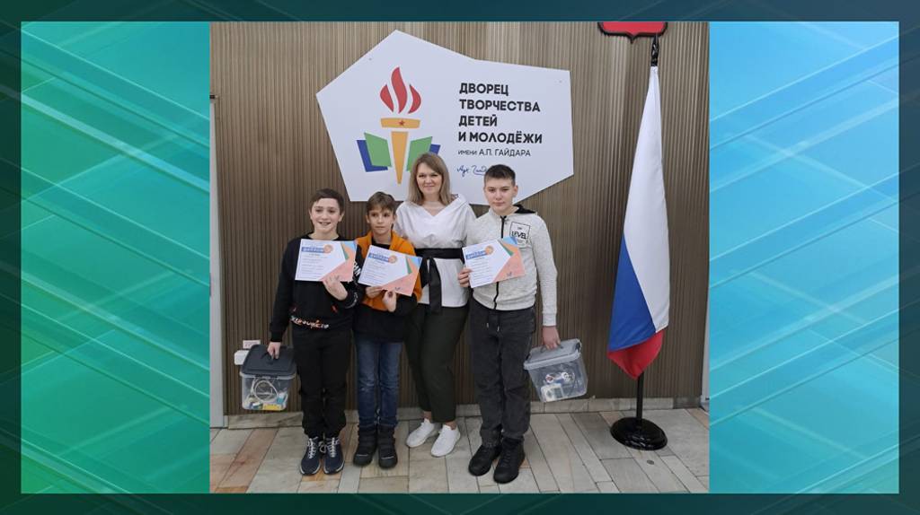 Брянские гимназисты победили в олимпиаде по робототехнике в Москве