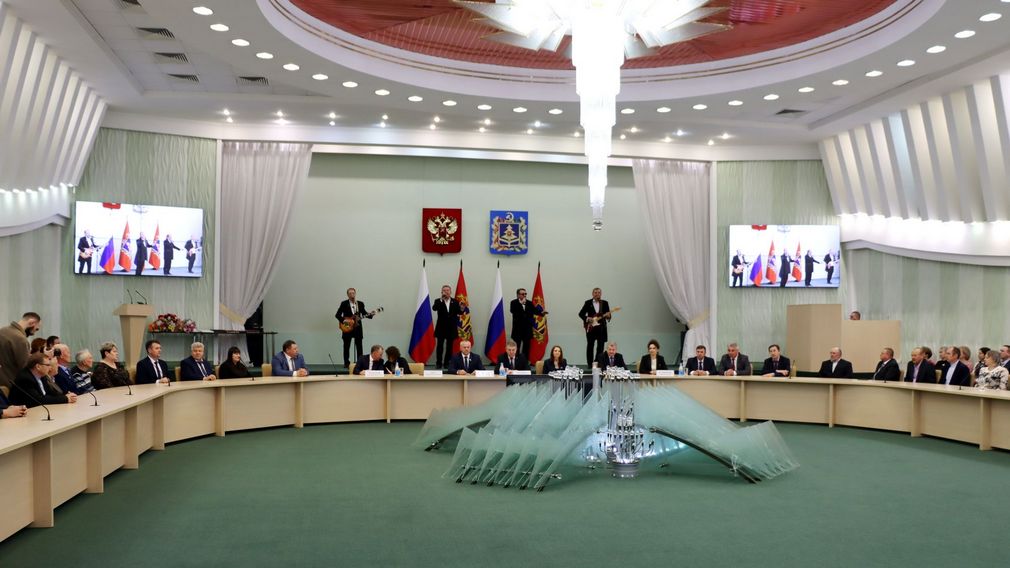 В Брянске поздравили работников сферы бытового обслуживания и ЖКХ