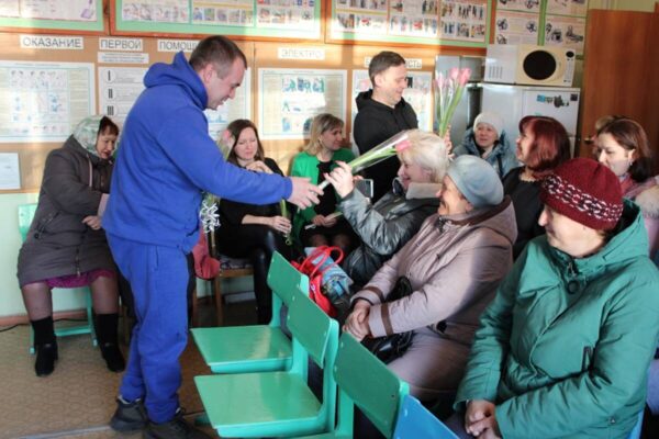 Стародубским женщинам в честь Дня 8 Марта приготовили необычный сюрприз