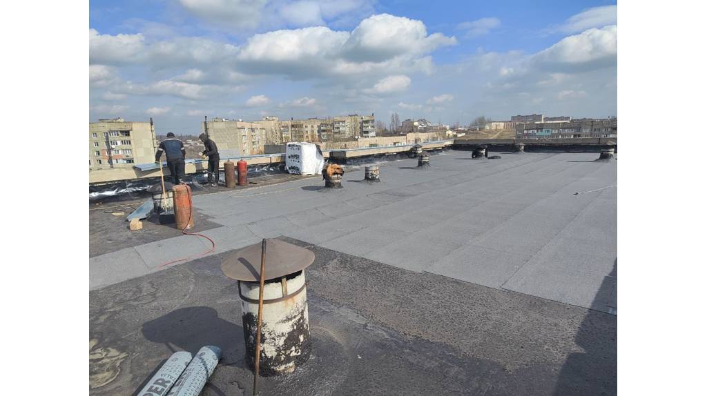 Брянские строители восстанавливают 11 объектов в подшефной Брянке