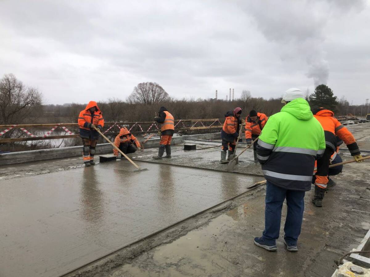 В Брянской области строительство моста через Болву продолжается