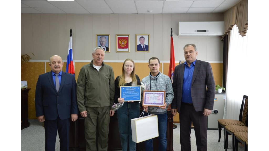 В брянском Стародубе сироте вручили жилищный сертификат