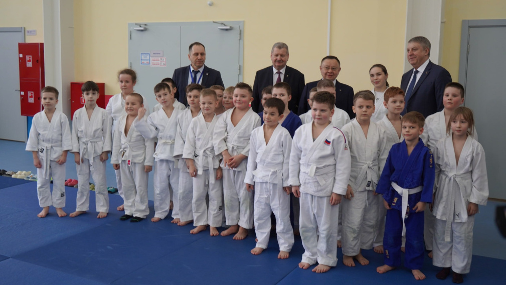 Министр строительства и ЖКХ РФ посетил брянский Дворец единоборств