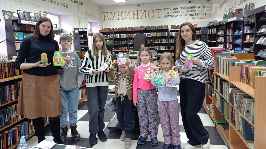 В «Брянсккниге» прошел мастер-класс по изготовлению открытки к 8 Марта