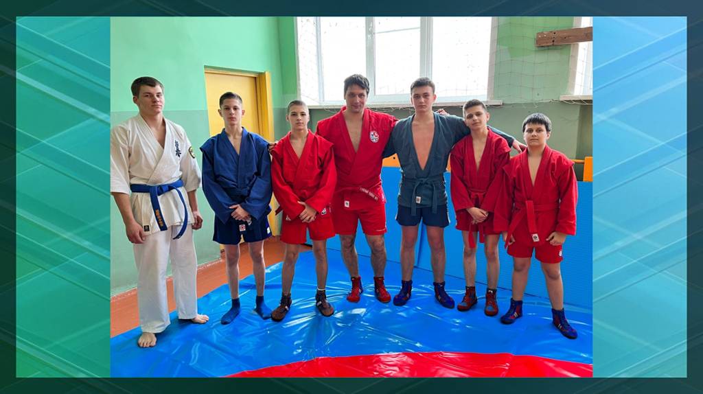 Артём Осипенко провел классный час для брянских учеников