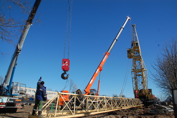 В брянском Сураже возводят пристройку к школе №1
