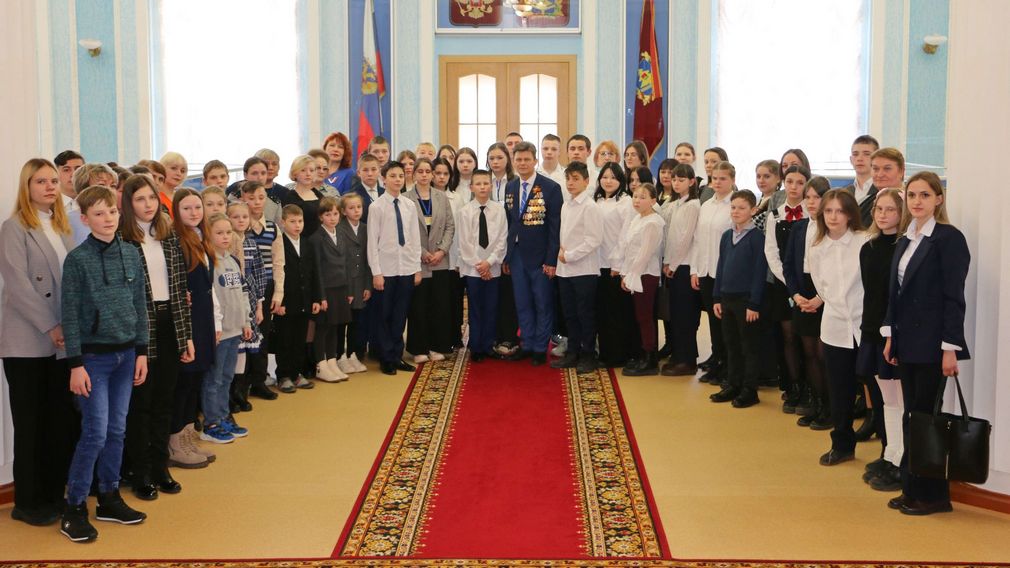 Депутаты Брянской областной Думы проводят встречи с учащимися региона