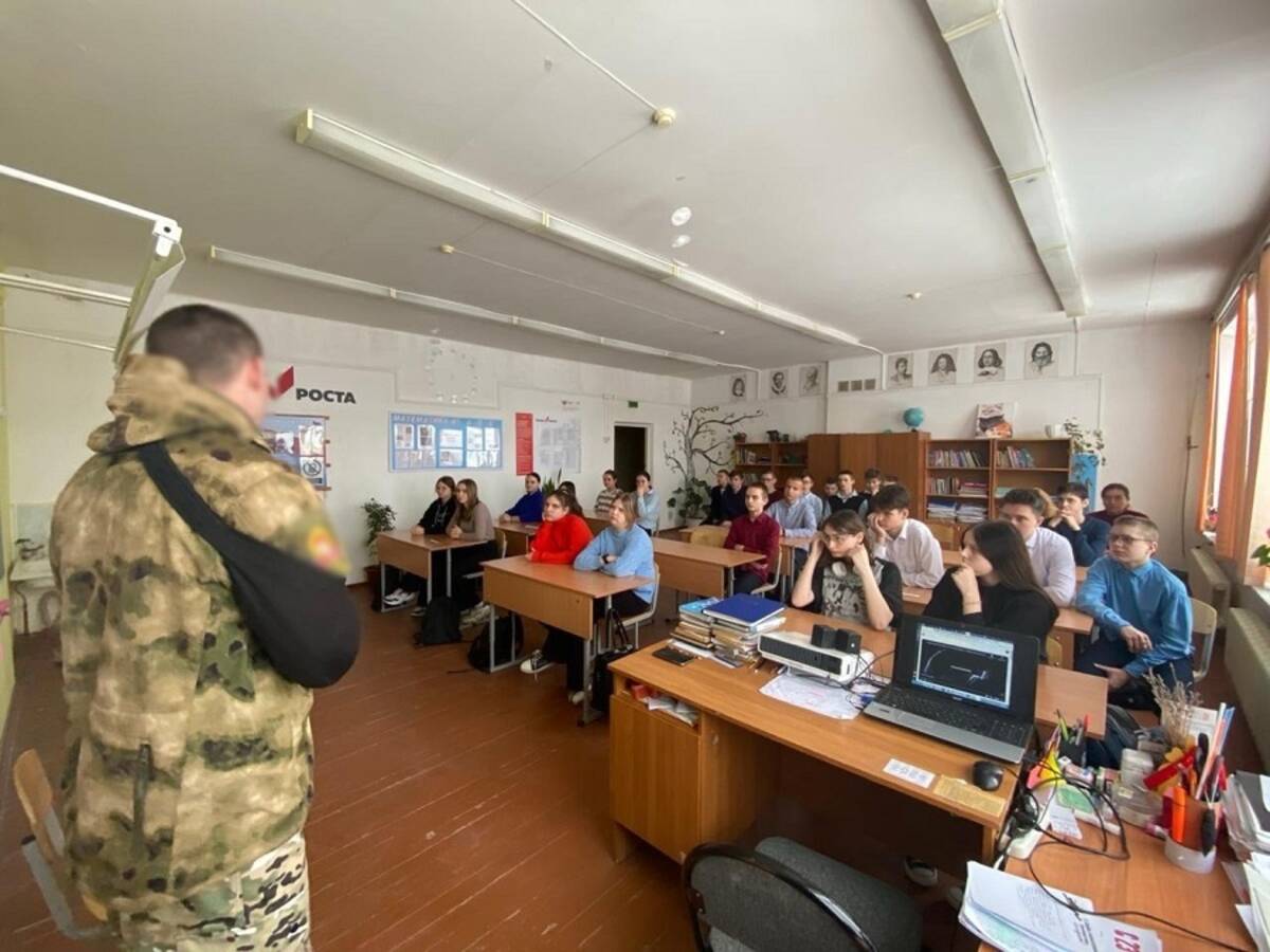 В Клетнянском районе  Брянщины школьники провели  встречу с участником СВО