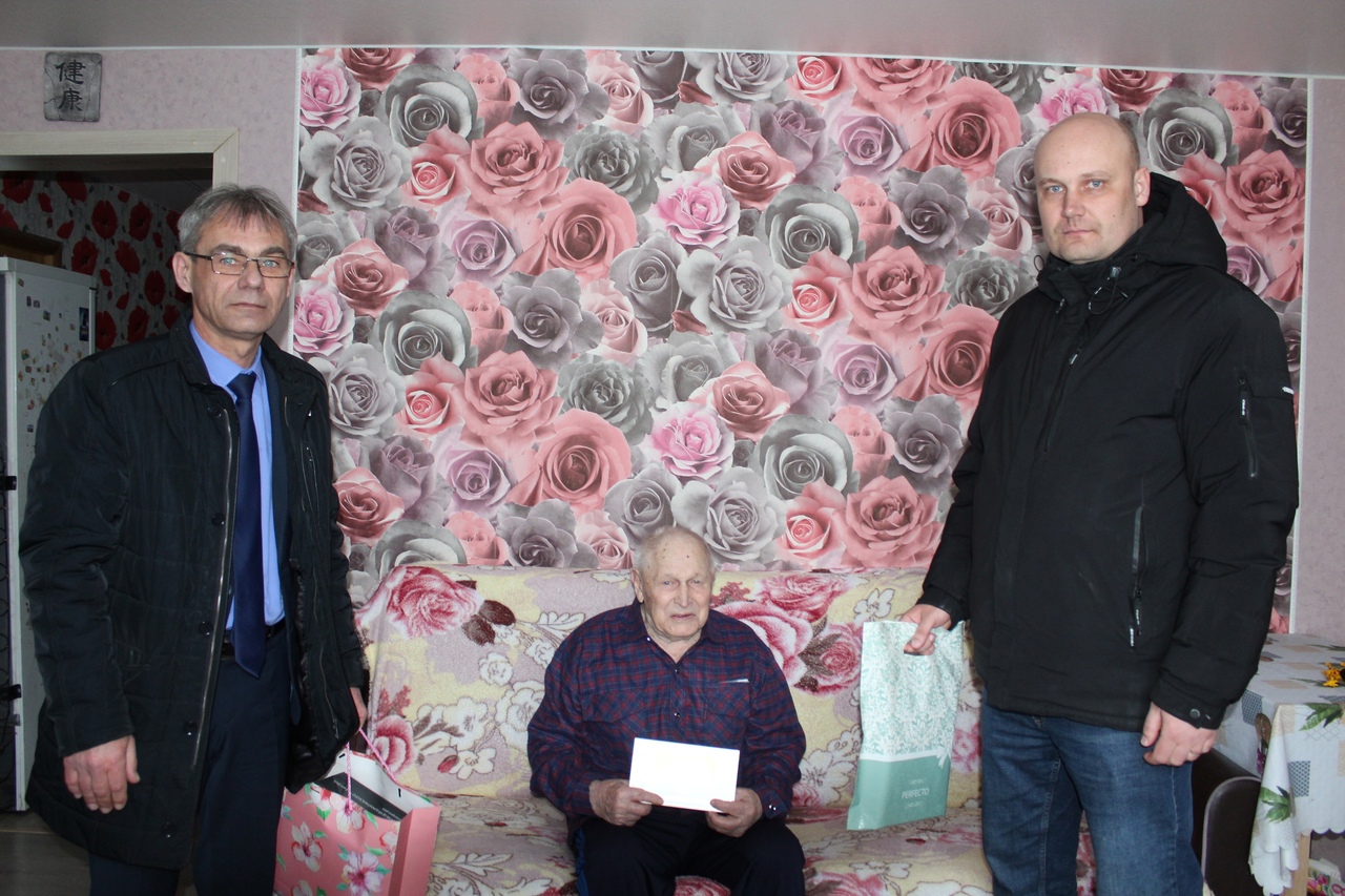 В Карачеве с 95-летием поздравили долгожителя