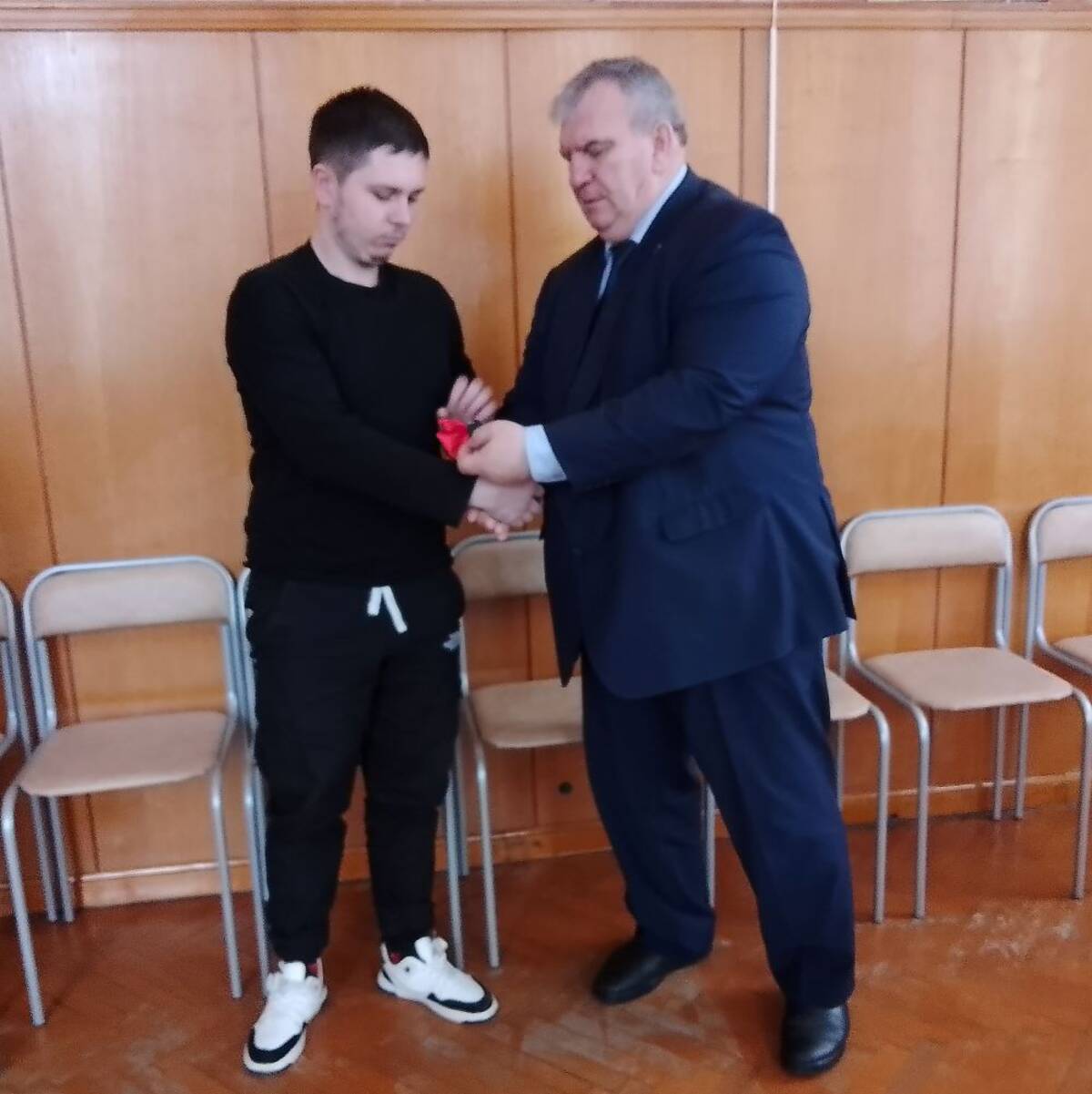 В Брасовском районе сирота получил ключи от новой квартиры