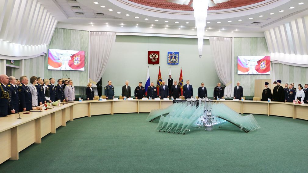 В Брянске поздравили работников УИС России с профессиональным праздником