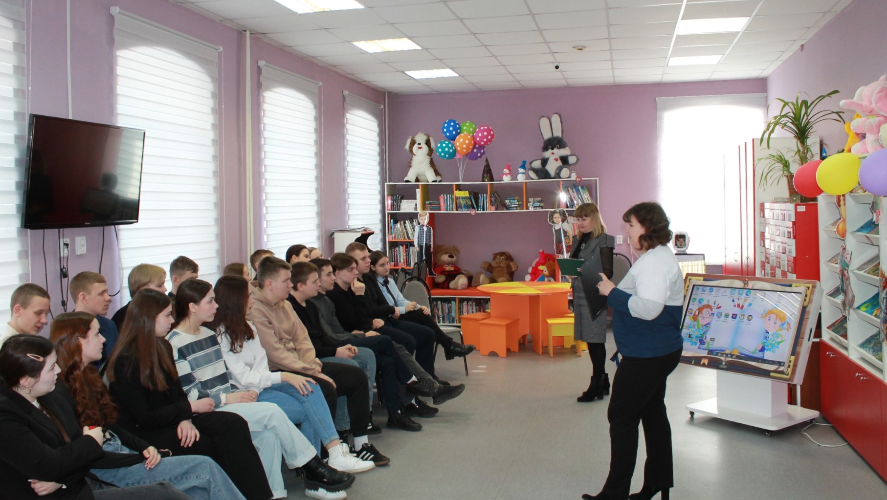 В Карачевской районной библиотеке прошла интеллектуальная игра «Умники и умницы»