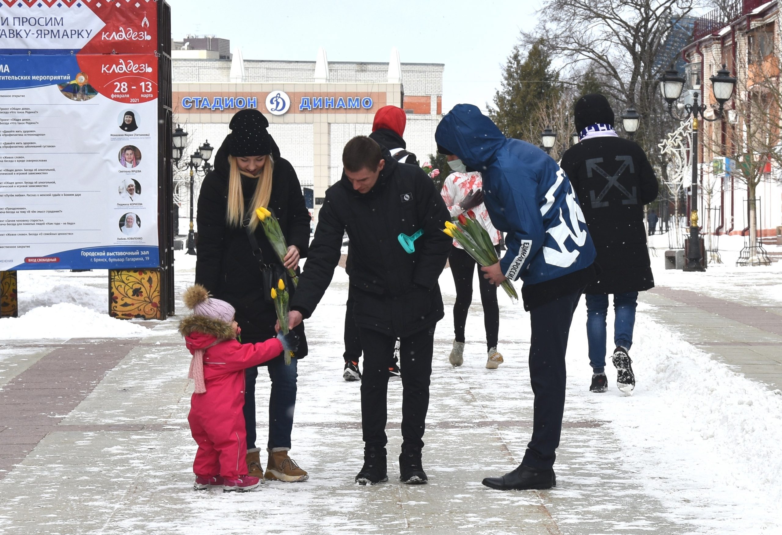 «Единая Россия» поздравит женщин с 8 марта по всей стране