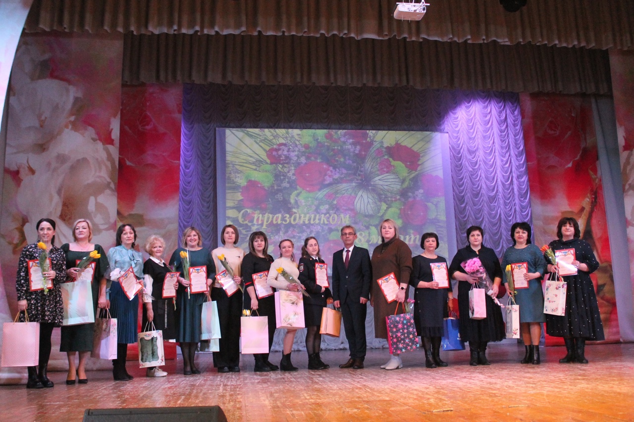 В Карачевском РДК прошел тематический концерт «Все для тебя».