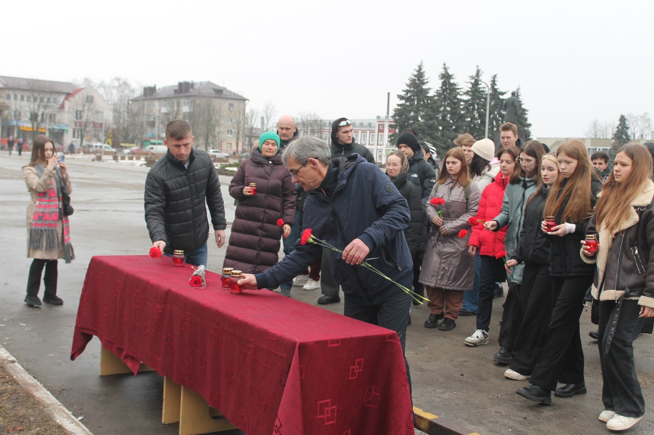 В Карачеве прошел траурный митинг