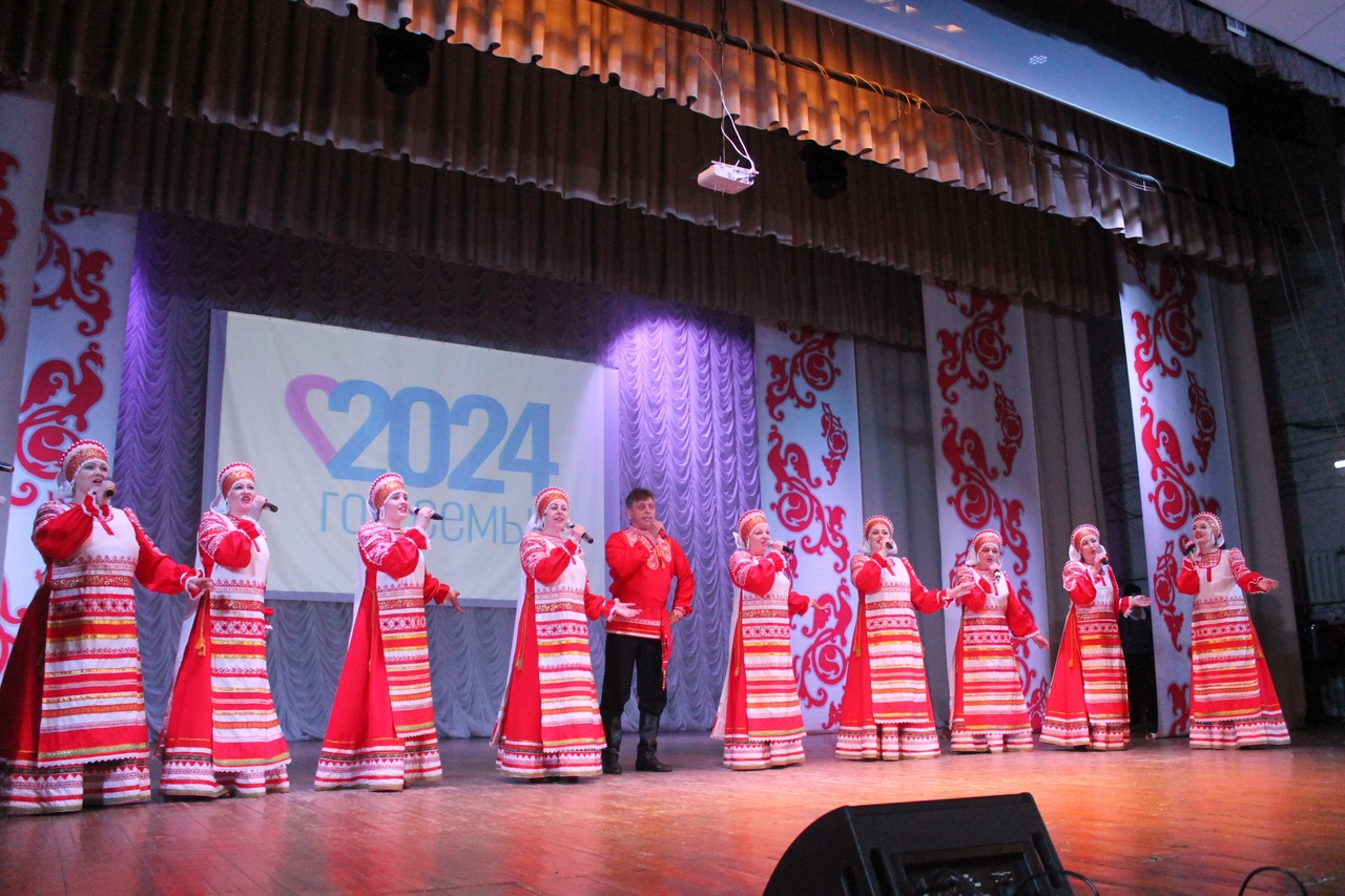 В карачевском Доме культуры прошел районный общежанровый смотр-конкурс самодеятельного художественного творчества.