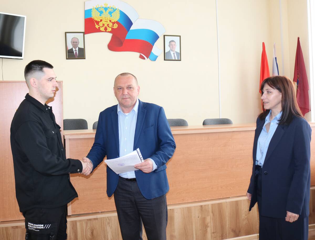 В Красногорском районе сирота получил сертификат на жилье