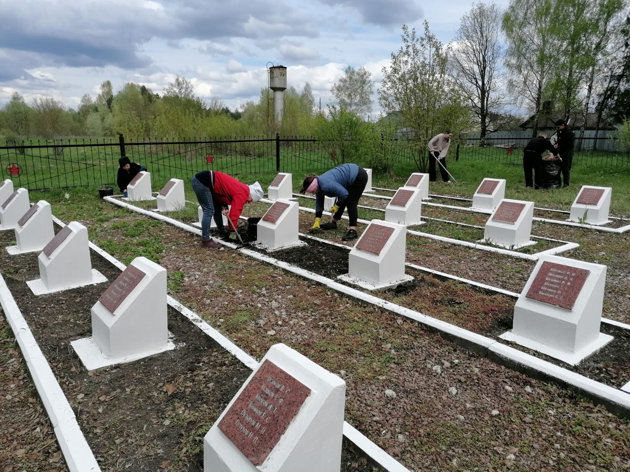 В карачевском селе Трыковка прошел Всероссийский субботник