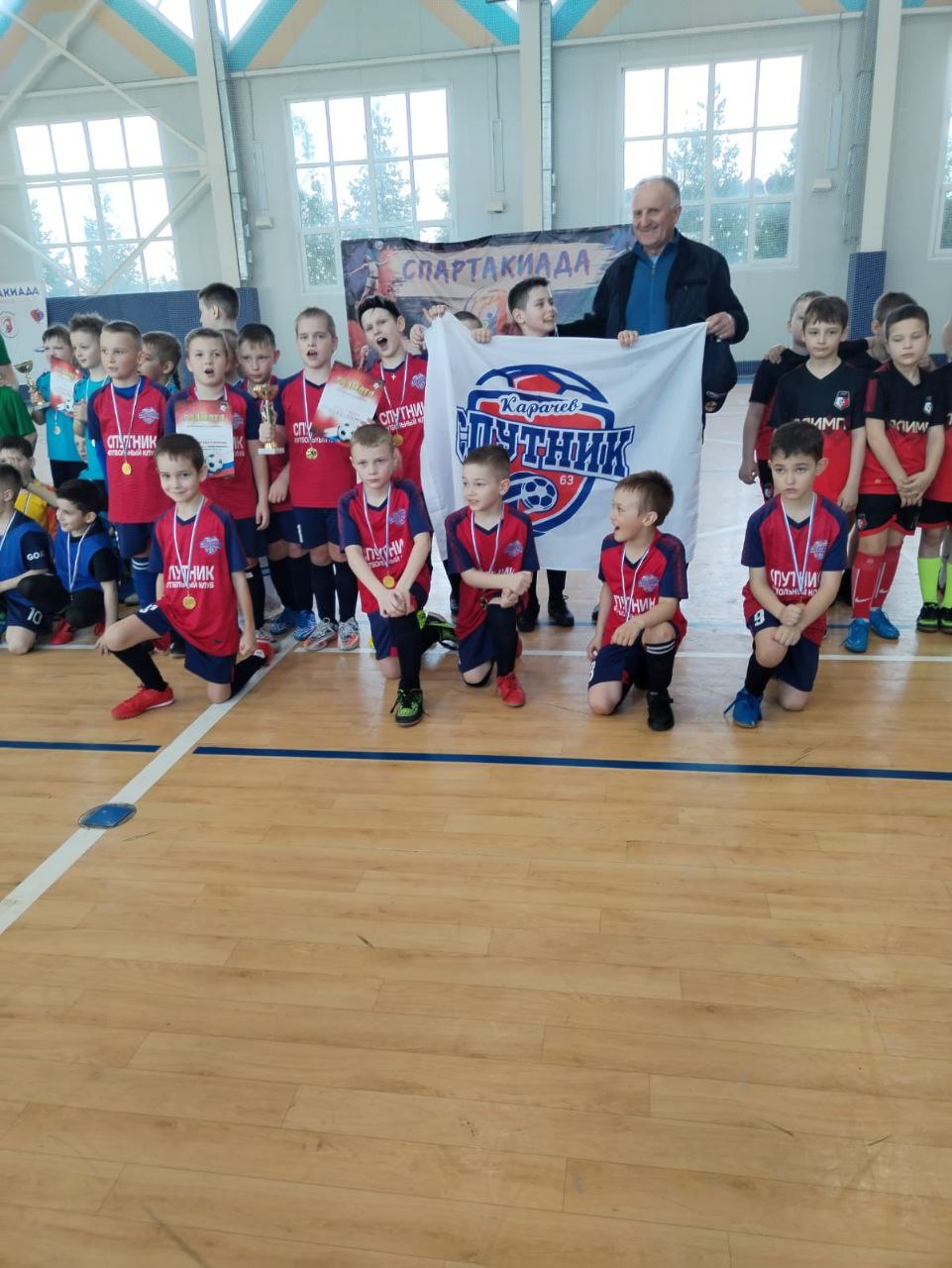 Карачевские футболисты стали первыми в турнире «Время побеждать»