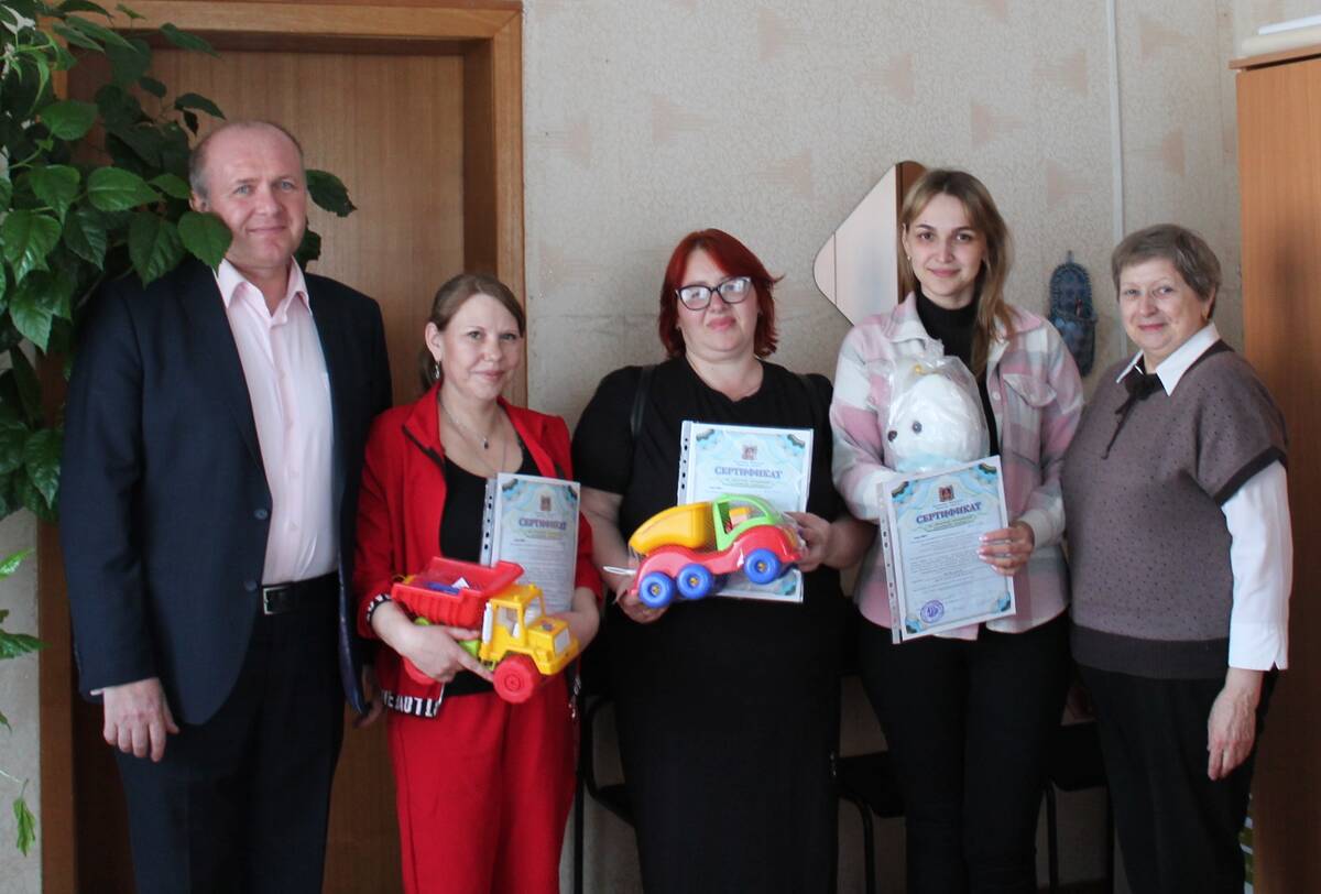 Сертификаты на материнский капитал вручили в Суземском районе многодетным мамам