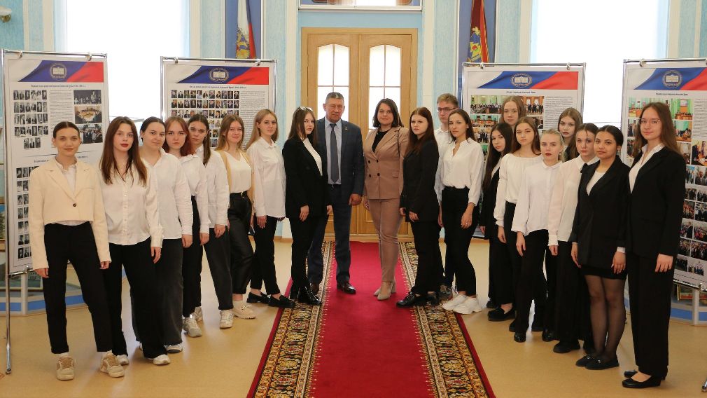 Учащимся Брянского профлицея №39 рассказали об истории парламентаризма