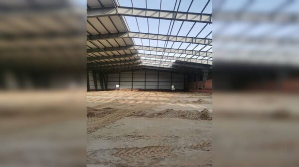 В Брянске на реконструкции Ледового дворца «Пересвет» ведется монтаж кровли