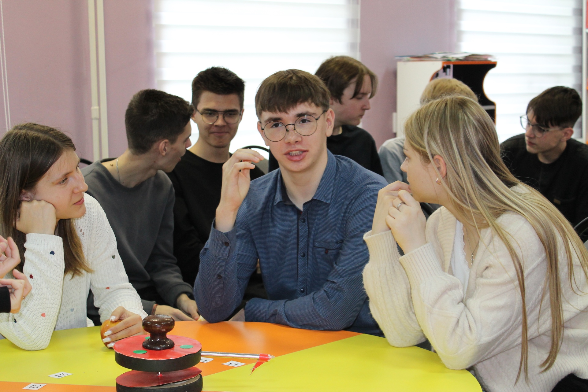 В Карачевской районной библиотеке прошла игра «Что? Где? Когда?»