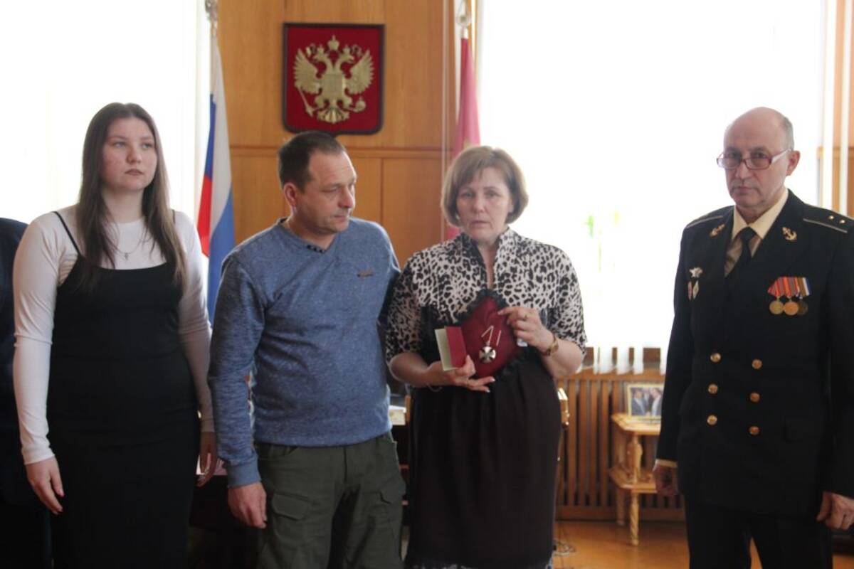 В брянском Брасово родственникам погибших в СВО бойцов передали награды