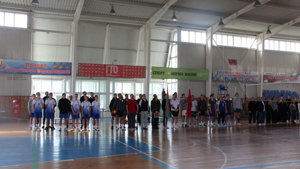 В Красной Горе Турнир по волейболу имени Героя Советского Союза И.Н.Лысенко проходит в Красной Горе