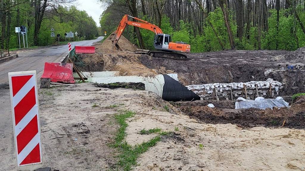В НАВЛИНСКОМ РАЙОНЕ ИДЁТ КАПРЕМОНТ МОСТА