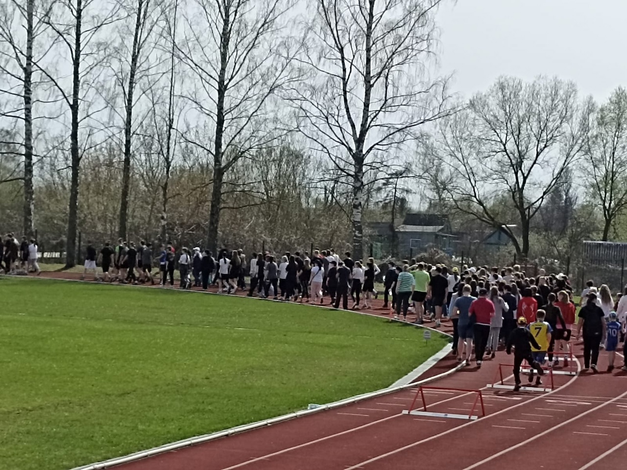 На карачевском стадионе «Снежеть» прошла акция «10 000 шагов к жизни»